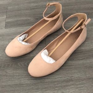 BCBGeneration Blush Flats (Size 8)